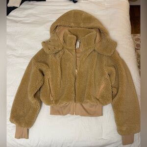 Alo Yoga Foxy Faux Shearling Jacket in Tan
